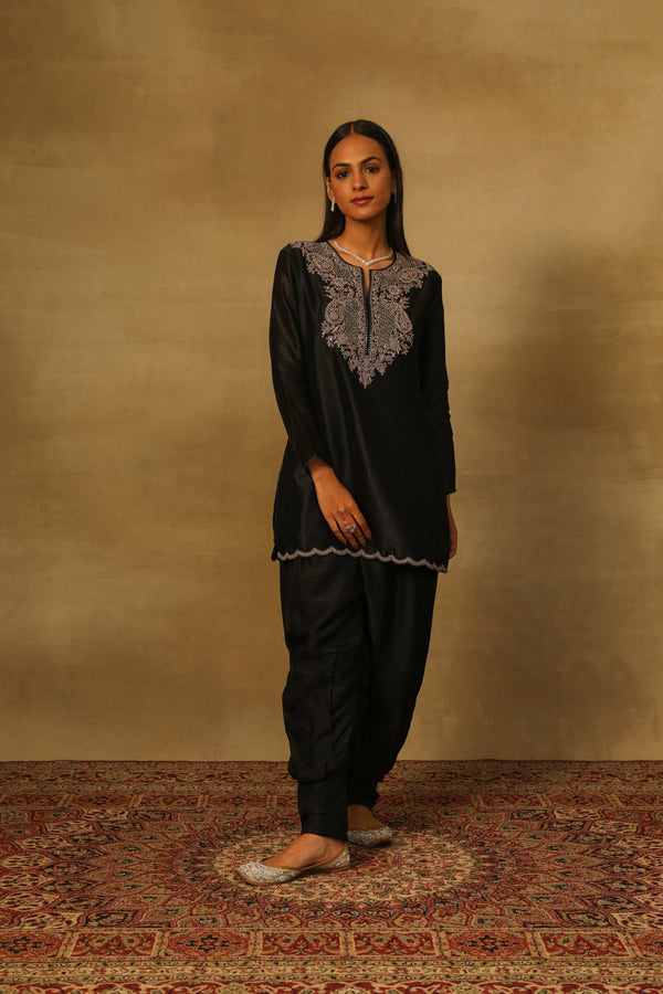 Black Short kurta with pleated pants